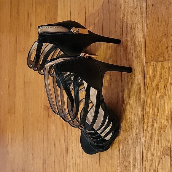 Caged Pumps - Picture 2 of 4